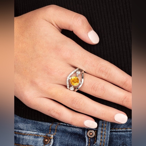 paparazzi Jewelry - NWOT Golden Yellow Ring